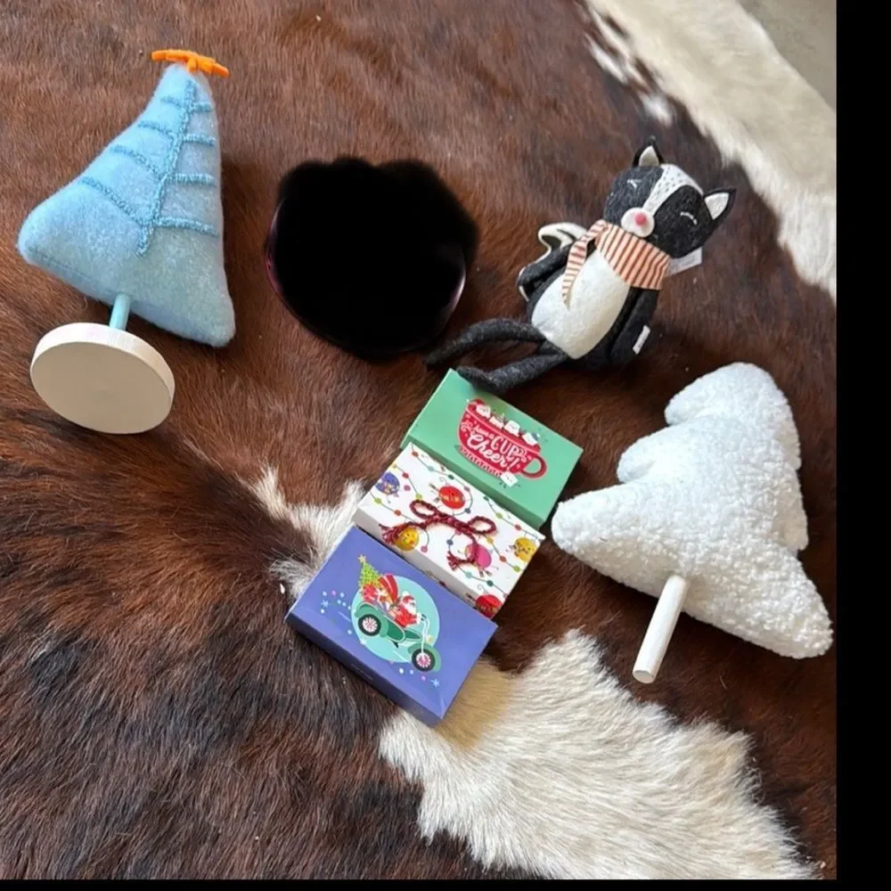 Festive‎ Decor Set with and Plush Toy